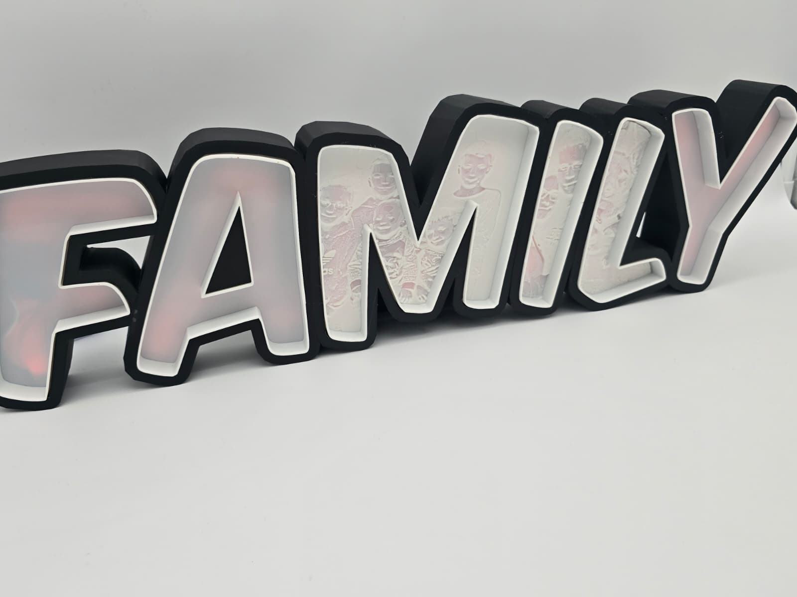 LED Schriftzug mit eigenen Bildern | Personalisiertes Geschenk